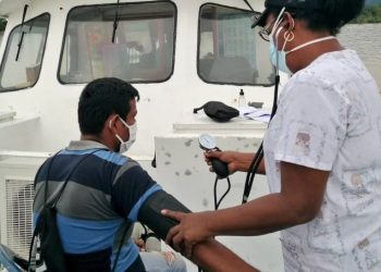 Ejército realiza jornada médica y entrega víveres en Izabal