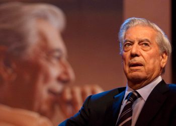 Mario Vargas Llosa y el galardón por la novela “Tiempos recios”