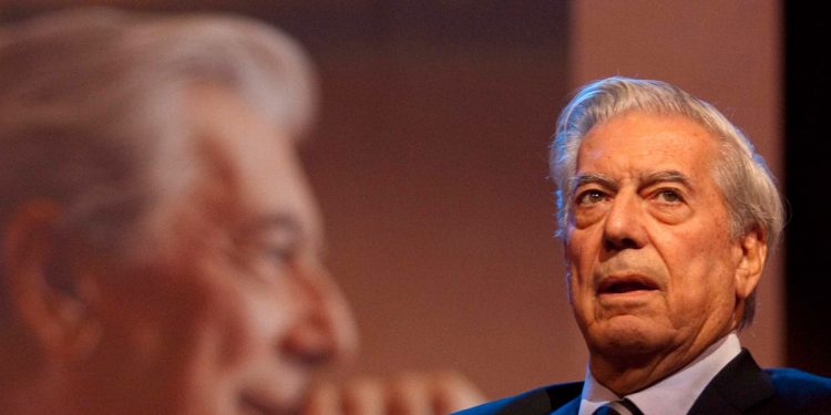 Mario Vargas Llosa y el galardón por la novela “Tiempos recios”