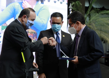 Mandatario entrega la Medalla Presidencial del Medio Ambiente