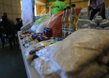 Vecinos de San Miguel Petapa reciben alimentos