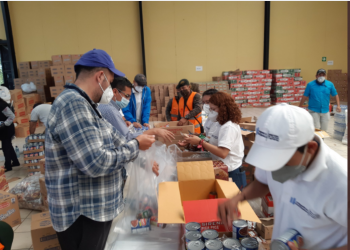 Preparan 25 mil bolsas de alimentos para damnificados de la depresión Eta
