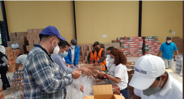 Preparan 25 mil bolsas de alimentos para damnificados de la depresión Eta