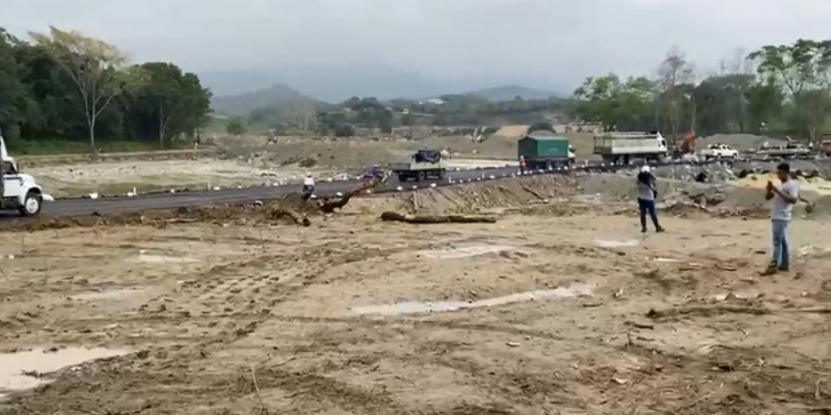 Gobierno habilita paso vehicular en ruta al Atlántico en tiempo récord