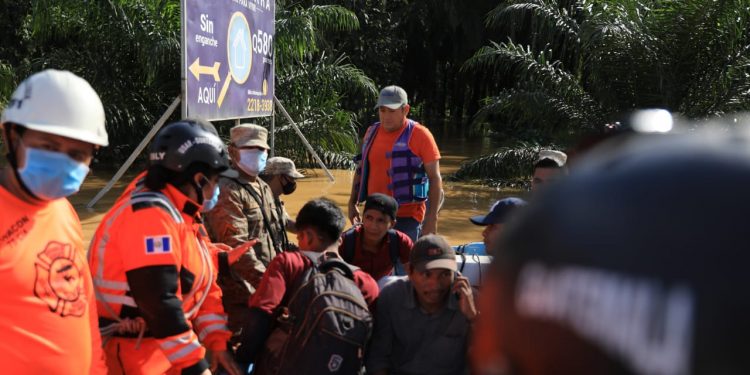 Papa Francisco llama a orar por poblaciones afectadas por Eta
