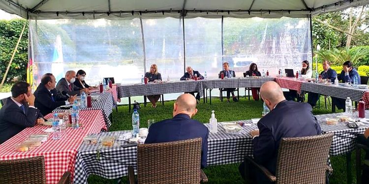 Reunión presidente con G13