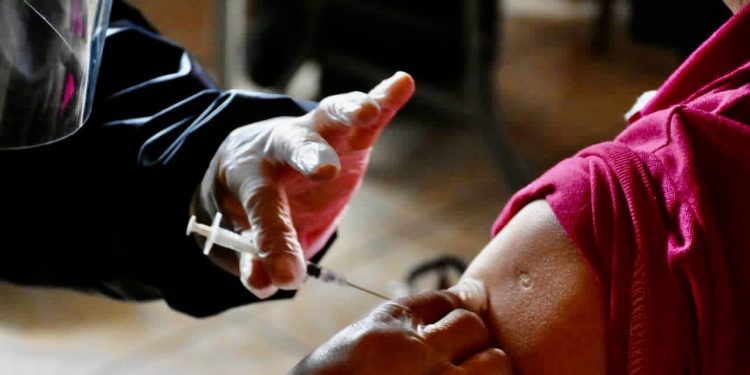 Pfizer solicita autorización para el uso de emergencia de su vacuna contra el COVID-19