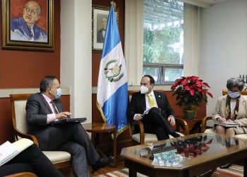 Canciller Pedro Brolo y el embajador de la República de Francia, Jean François Charpentier