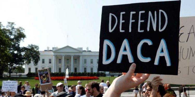 Juez ordena al Gobierno de Estados Unidos restaurar el programa DACA