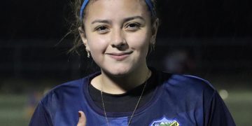 Futbolista Sharon Santa Cruz