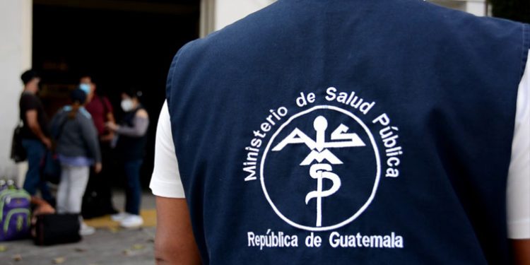 Gobierno otorga incentivo económico a 29 mil 220 trabajadores de Salud