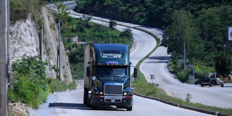 Este jueves entra en vigencia restricción de transporte de carga pesada