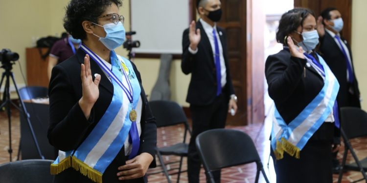 Gradúan primera promoción de bachilleres del proyecto modelo de convivencia ciudadana