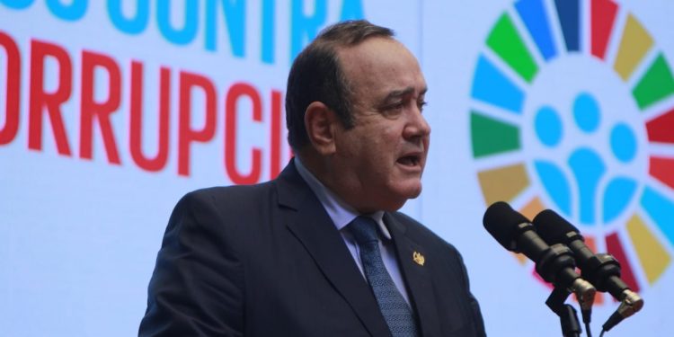 Presidente llama a combatir la corrupción en todas las esferas