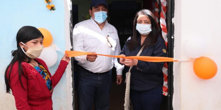 Entregan proyectos de agua y saneamiento escolar en Totonicapán