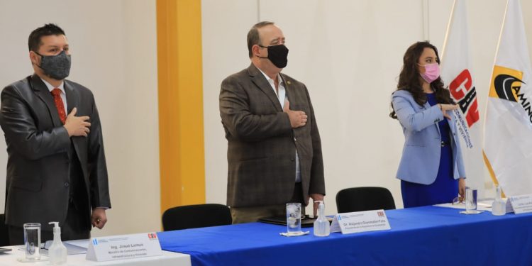 convenio de cooperación interinstitucional fue firmado entre el Ministro de Comunicaciones y Segeplan