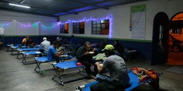 Guatemaltecos son atendidos en los albergues habilitados./Foto: DCA.