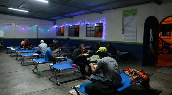 Guatemaltecos son atendidos en los albergues habilitados./Foto: DCA.