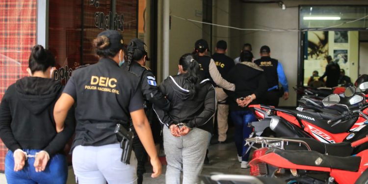 Desarticulan dos estructuras de mujeres dedicadas al robo de mercadería
