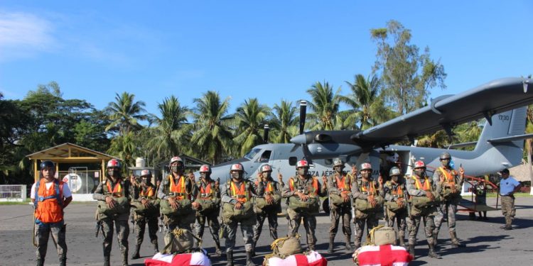 Soldados fortalecen sus capacidades en paracaidismo