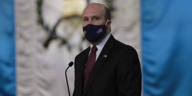 embajador de los Estados Unidos, William W. Popp,