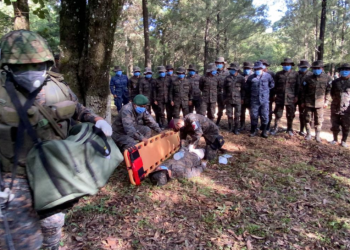 Capacitan a soldados en atención de primeros auxilios