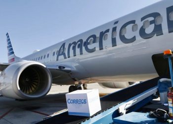 Anuncian reactivación de servicio internacional de paquetería