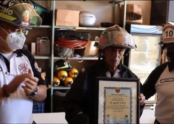 Juan, el bombero voluntario que lleva 47 años de servir a la población