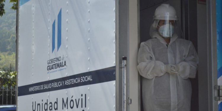 Laboratorios móviles del Ministerio de Salud llegan a 16 departamentos