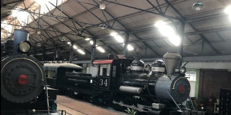 Museo del Ferrocarril, la mejor locación para la foto navideña