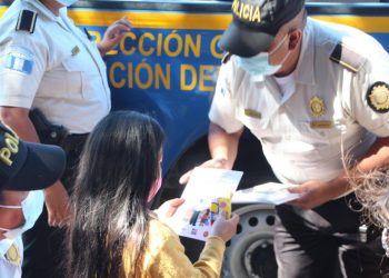 PNC distribuye más de 30 mil calcomanías para la prevención del COVID-19