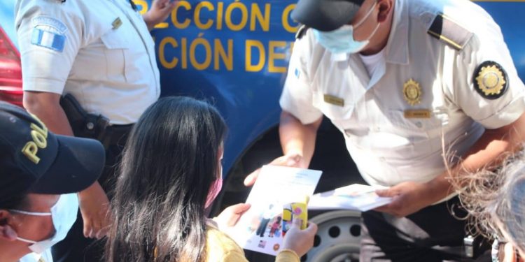 PNC distribuye más de 30 mil calcomanías para la prevención del COVID-19