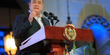El presidente Alejandro Giammattei reafirmó este viernes su apoyo y compromiso con los migrantes guatemaltecos,