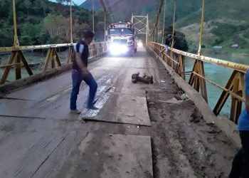 Restringen paso de transporte pesado por puente Cahaboncito