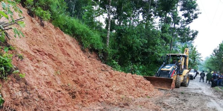 Ejército interviene 15 tramos carreteros afectados por Eta y Iota