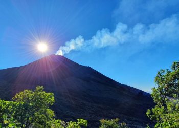 Monitorean actividad de los volcanes de Pacaya, Fuego y Santiaguito