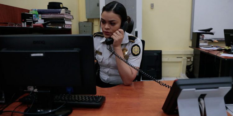 Personas con discapacidad atenderán teléfono 110 de la Policía Nacional Civil