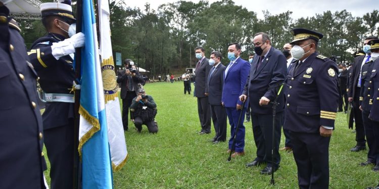 Policía Nacional Civil gradúa a 395 elementos en diferentes especialidades