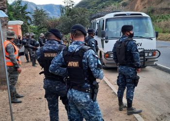 Mantienen fuertes dispositivos de seguridad por caravana de migrantes hondureños