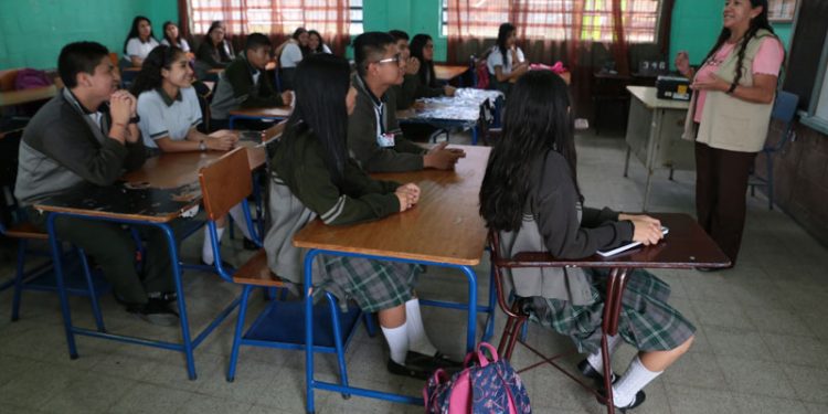 Emiten normativa para determinar proceso de oposición para nombramientos de docentes de educación media