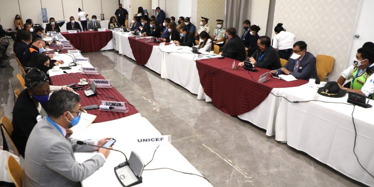 Autoridades se reúnen ante posible caravana de migrantes hondureños