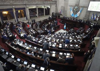 Mandatario espera que iniciativa para compra de vacunas se apruebe de urgencia nacional