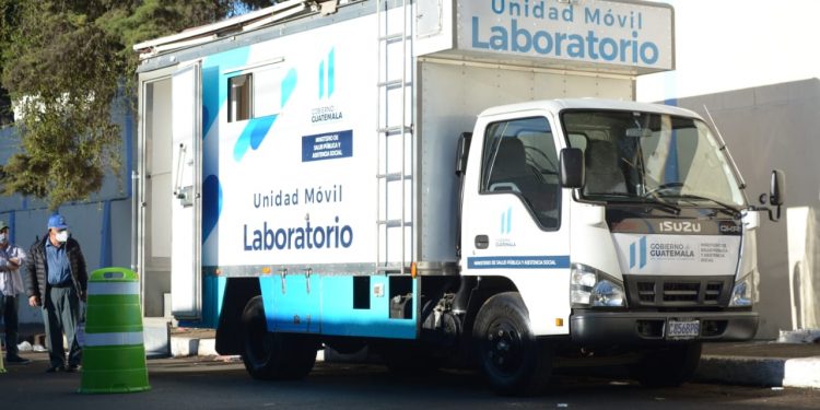 Laboratorios Móviles fueron instalados en tres mercados capitalinos./Foto: MSPAS.