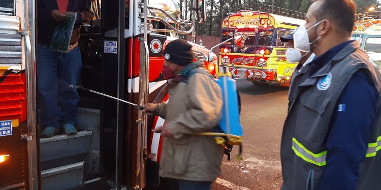Supervisan cumplimiento de protocolo de bioseguridad en buses extraurbanos