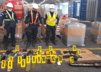 Localizan armamento en contenedor procedente de Miami