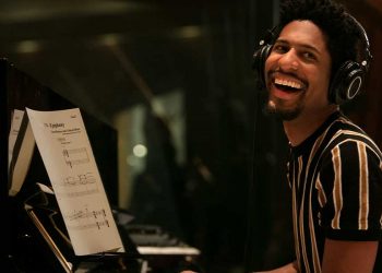 El músico Jon Batiste recrea 100 años de jazz en la película “Soul”