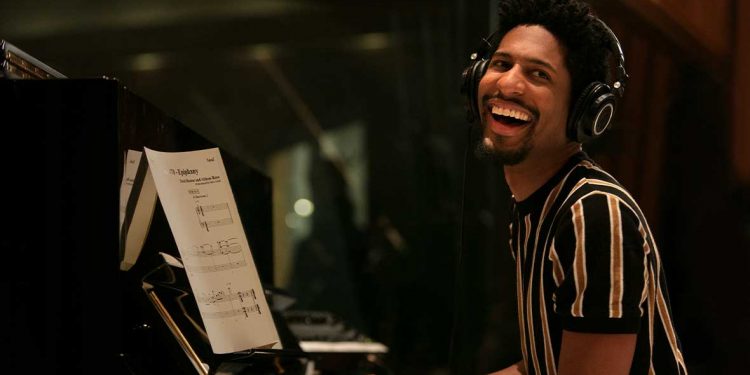 El músico Jon Batiste recrea 100 años de jazz en la película “Soul”