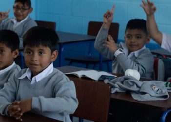 Crean programa de becas de estudio para centros educativos de Sepur Zarco