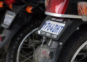 Conozca los pasos para solicitar sus placas de metal desde este lunes