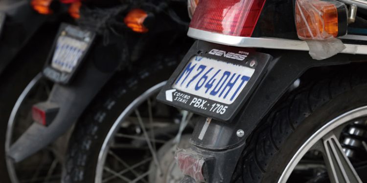 Conozca los pasos para solicitar sus placas de metal desde este lunes